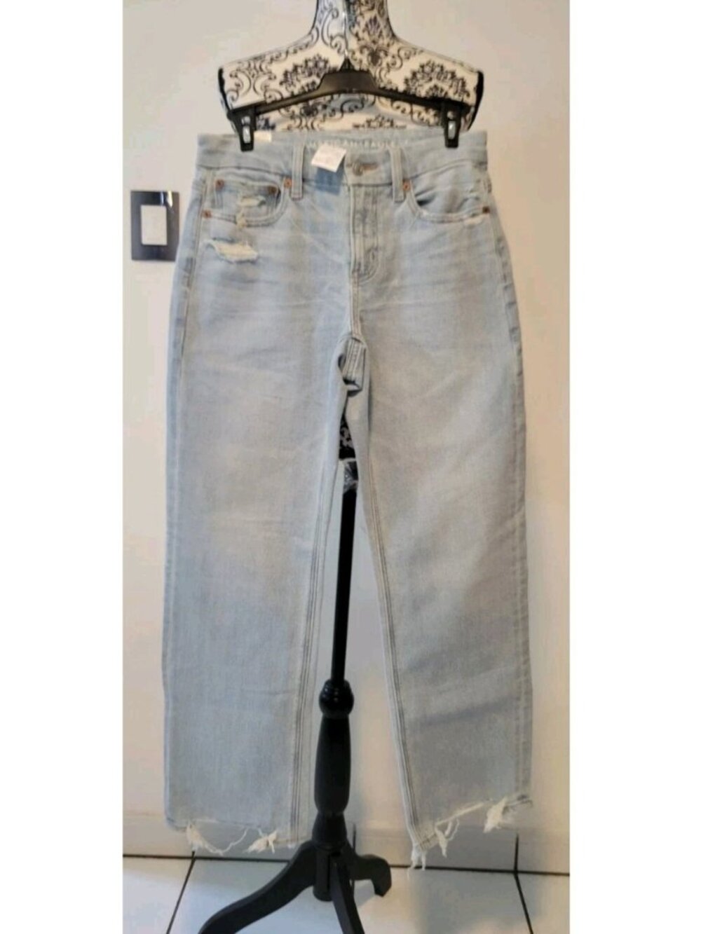 American Eagle Womens Straight Jeans Size 2 Short NWT Distressed Raw Hem Stretch